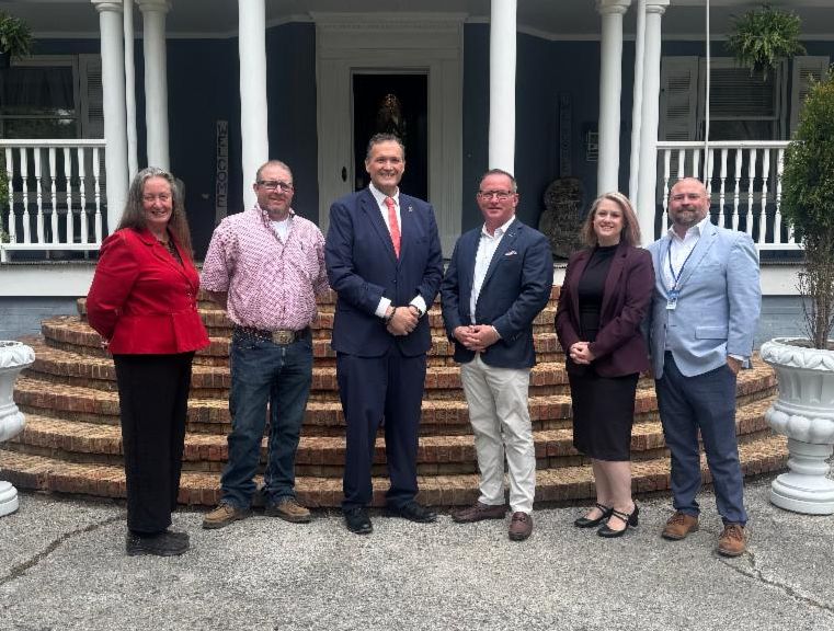 Commissioner Daryl Washington visiting Sobrius Holistic Recovery Center at Galax